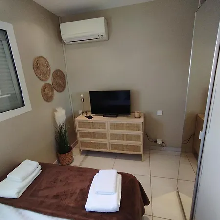 Palm Parking, Clim, Wifi 2' à Pieds *