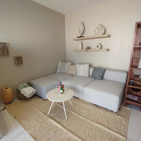 Palm Parking, Clim, Wifi 2' à Pieds