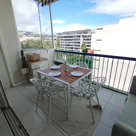 Palm Parking, Clim, Wifi 2' A Pieds Cannes