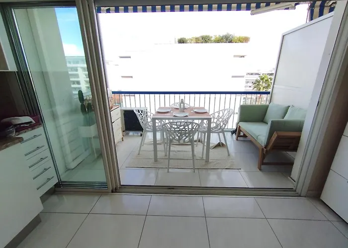 Palm Parking, Clim, Wifi 2' à Pieds Apartment