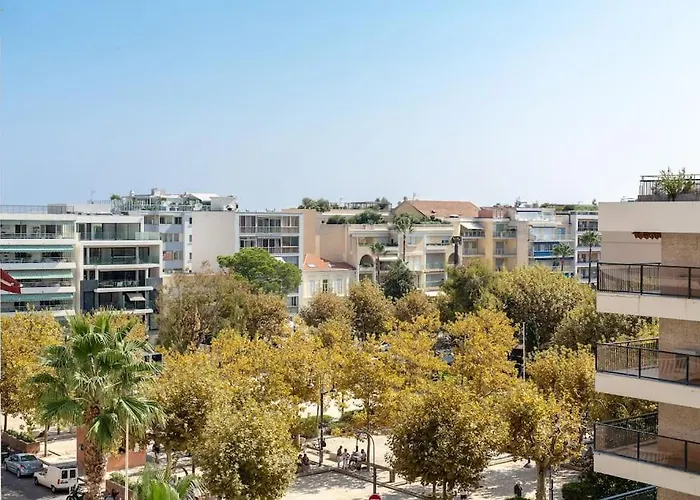 Palm Parking, Clim, Wifi 2' A Pieds