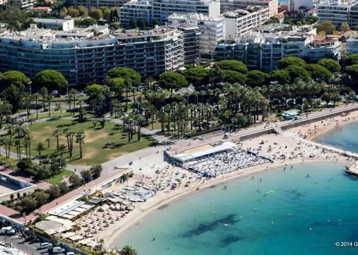 Palm Parking, Clim, Wifi 2' à Pieds * Cannes